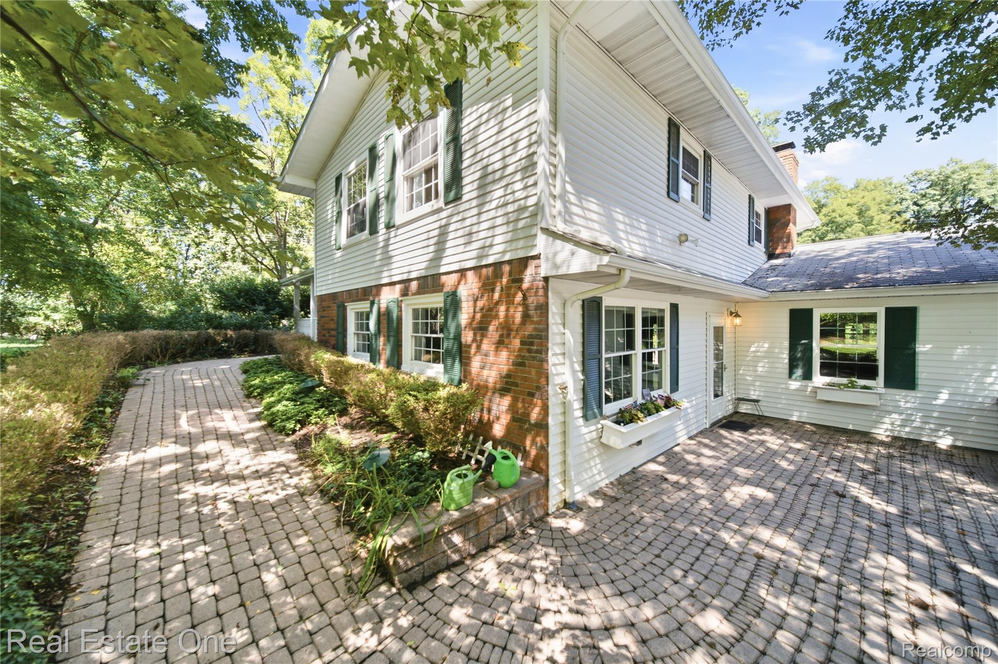 11075 Shadywood Drive