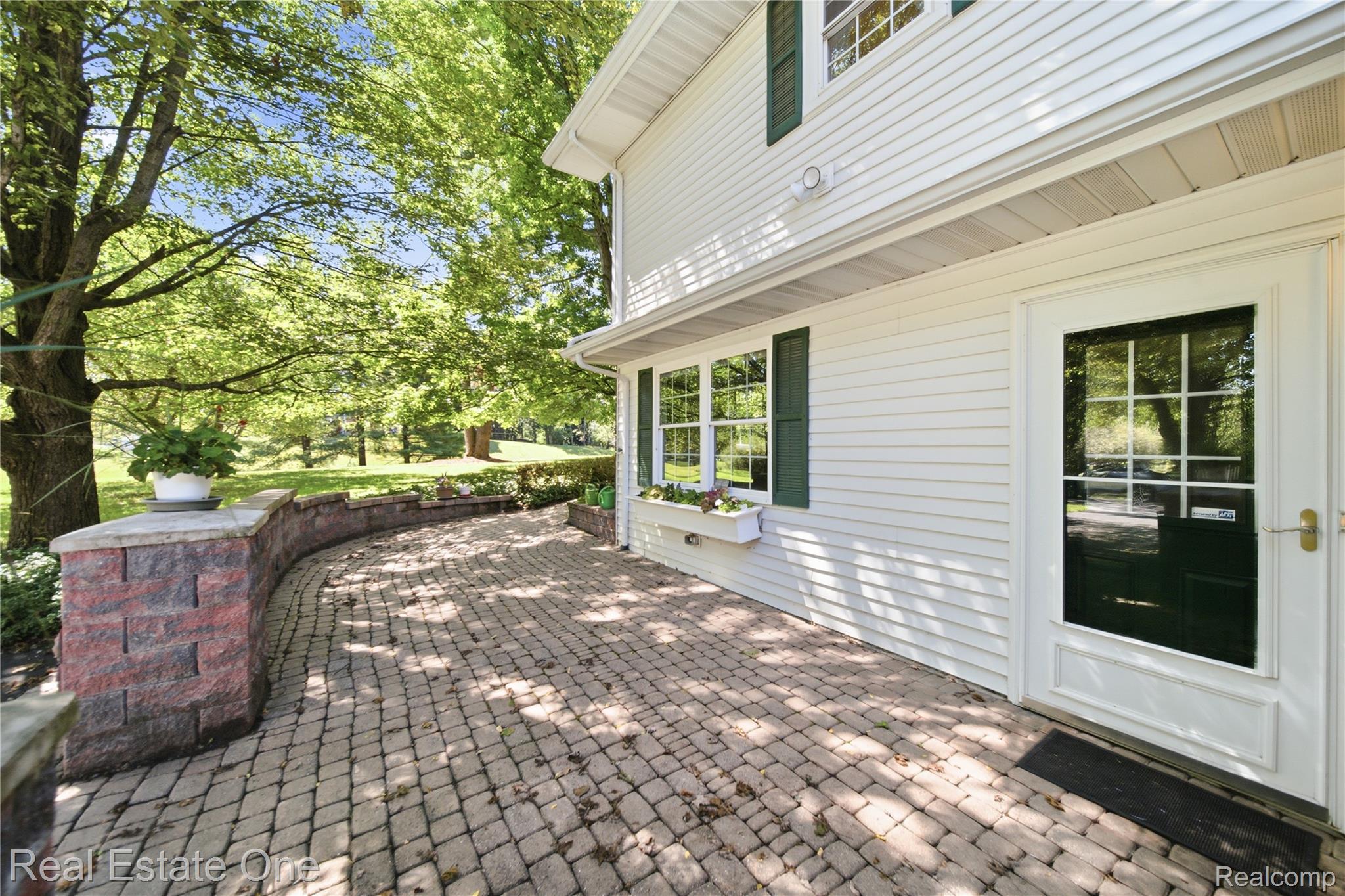 11075 Shadywood Drive