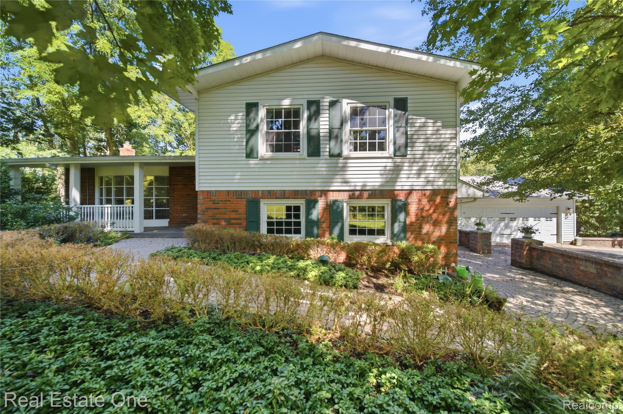 11075 Shadywood Drive