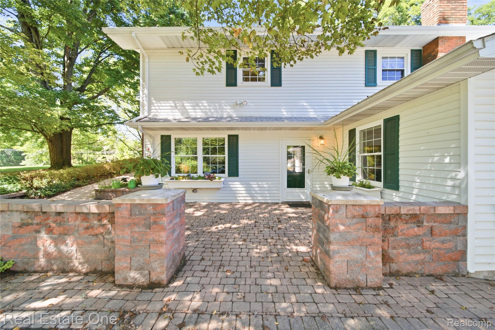 11075 Shadywood Drive