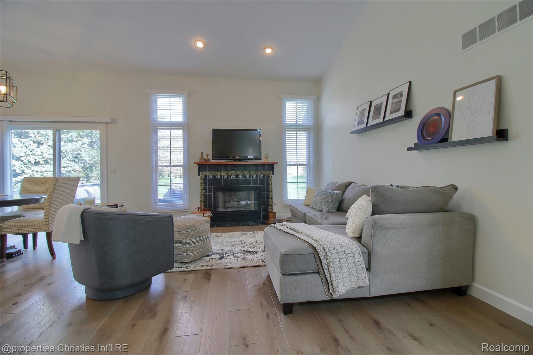 7258 Green Meadow Lane