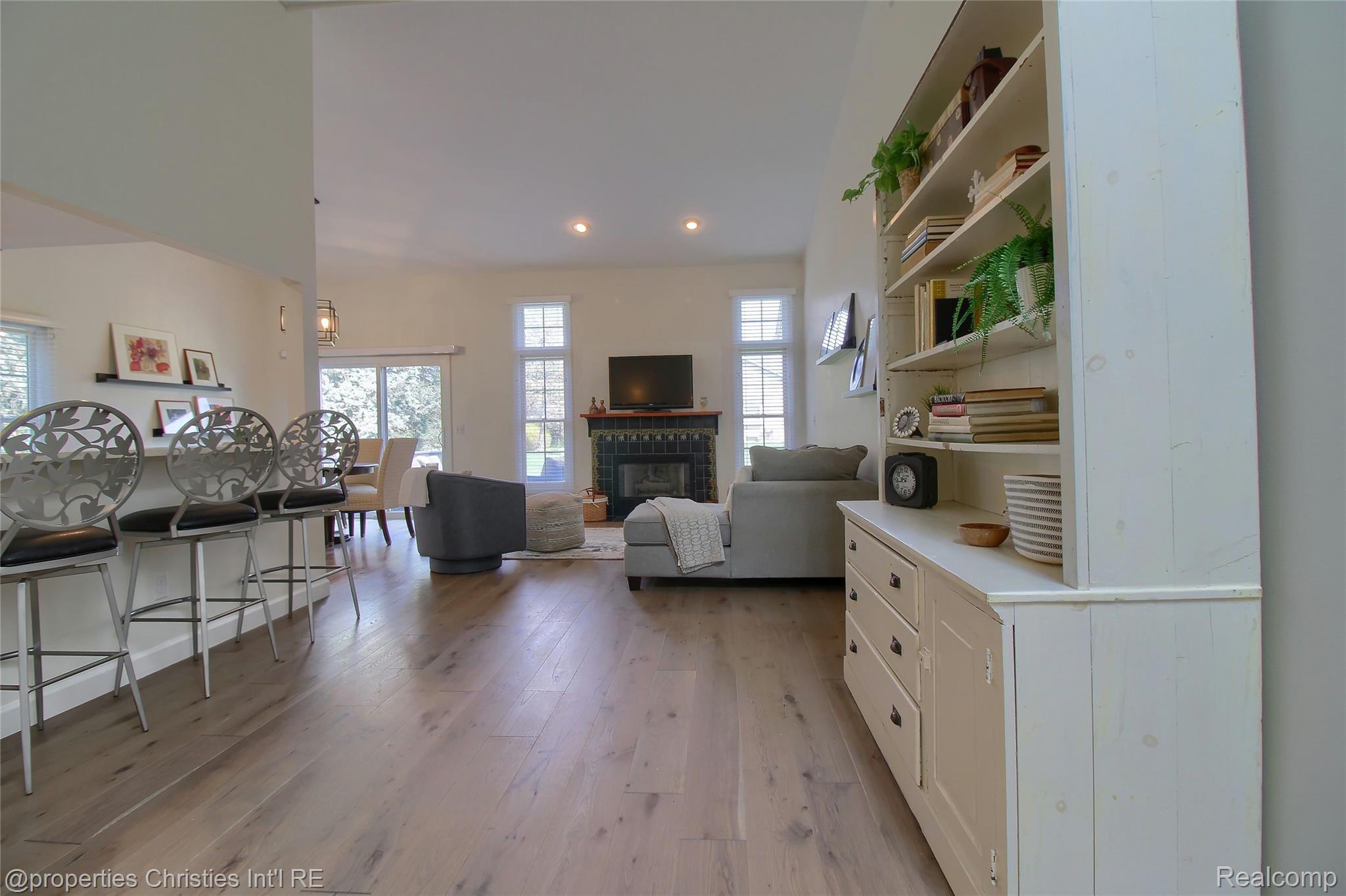 7258 Green Meadow Lane