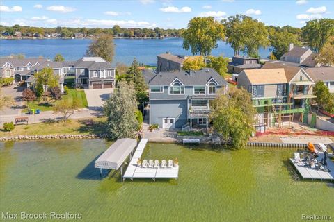 2499 Pontiac Drive Sylvan Lake City MI 48320