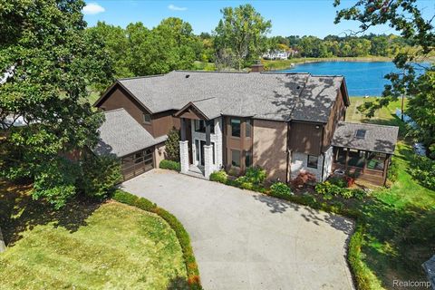 3403 Chickering Lane Bloomfield Charter Township MI 48302