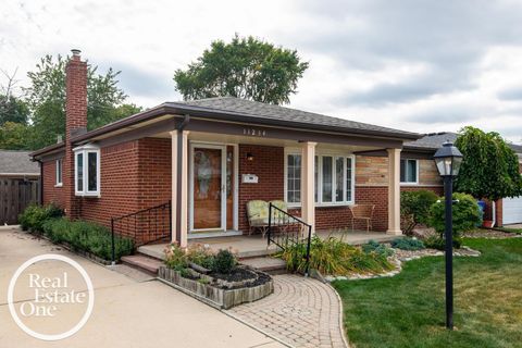 11234 Irvington Street Warren City MI 48093