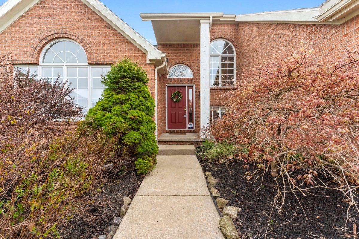 348 PEMBROKE Drive