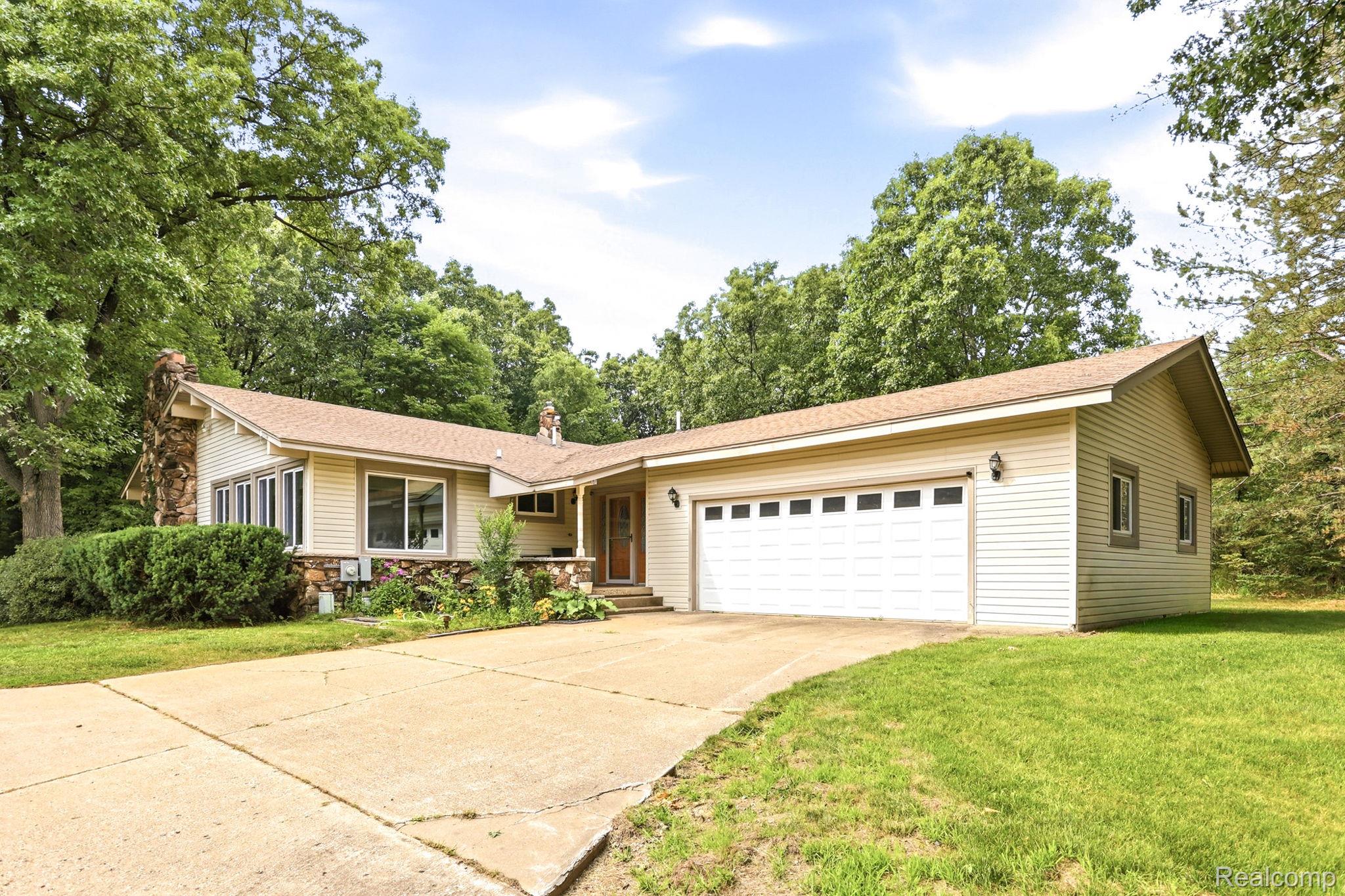 1215 Oakwood Road