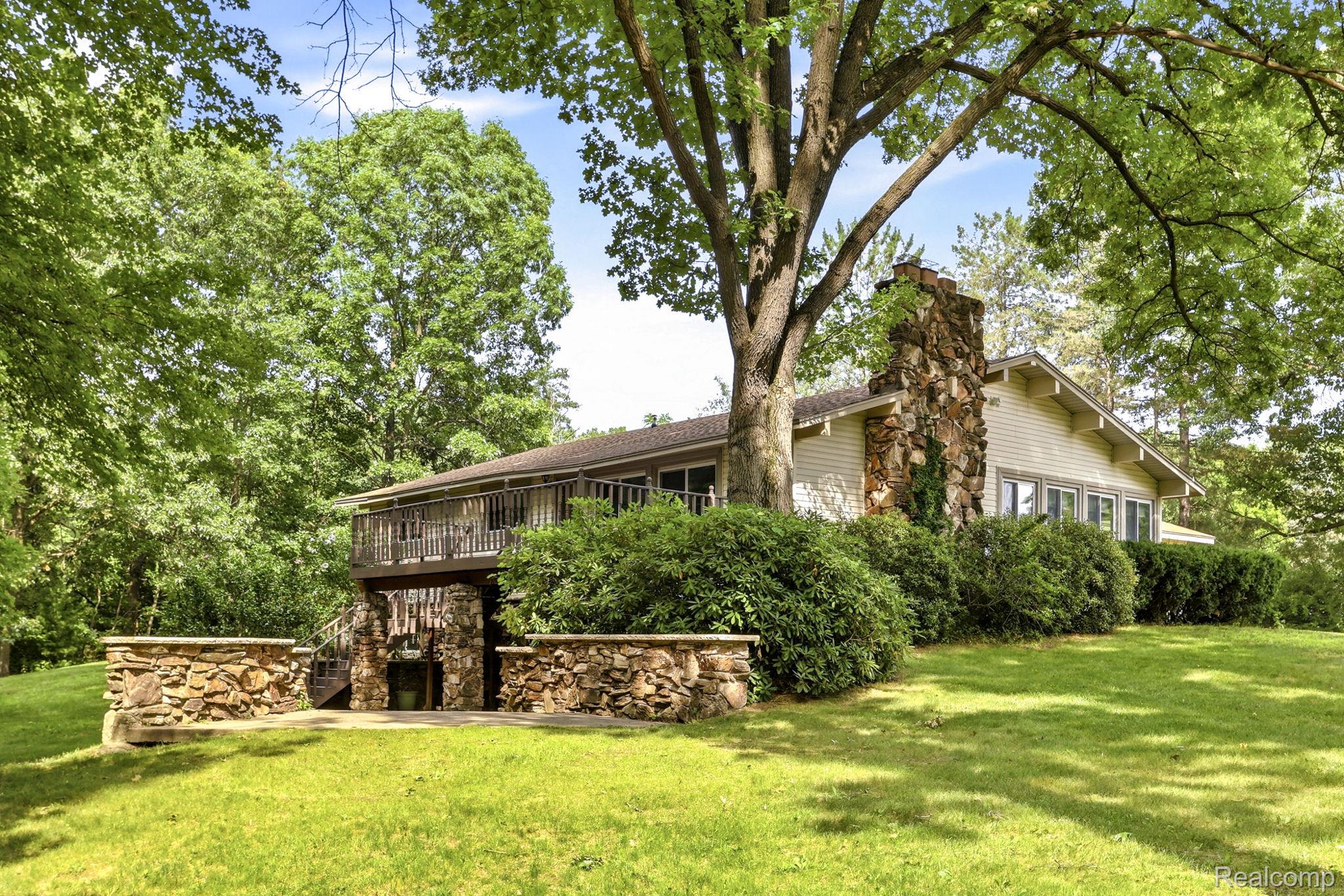 1215 Oakwood Road