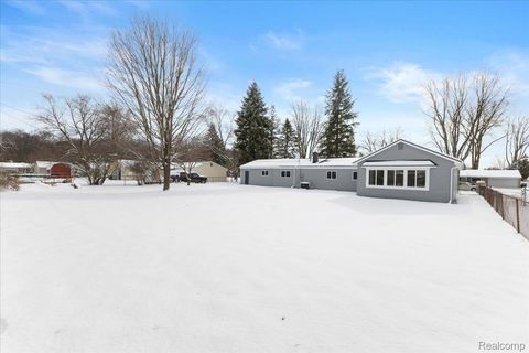 Tiny photo for 5348 Burgundy Drive, Independence Charter Township, MI 48346 (MLS # 20261009999)