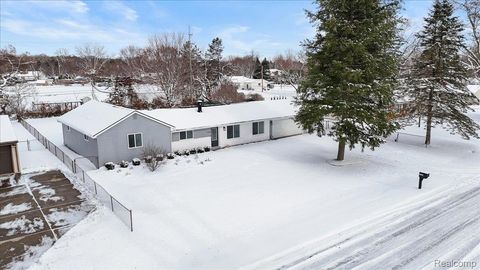 Tiny photo for 5348 Burgundy Drive, Independence Charter Township, MI 48346 (MLS # 20261009999)