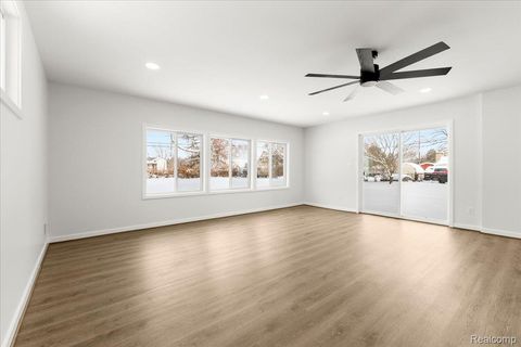 Tiny photo for 5348 Burgundy Drive, Independence Charter Township, MI 48346 (MLS # 20261009999)