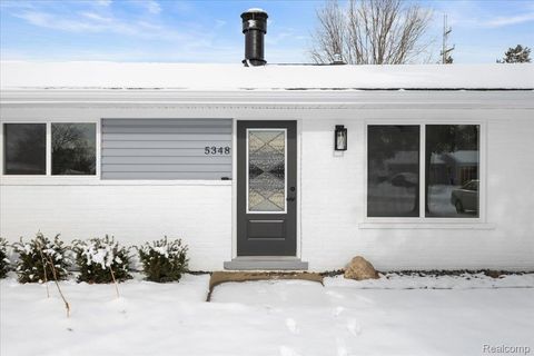 Tiny photo for 5348 Burgundy Drive, Independence Charter Township, MI 48346 (MLS # 20261009999)