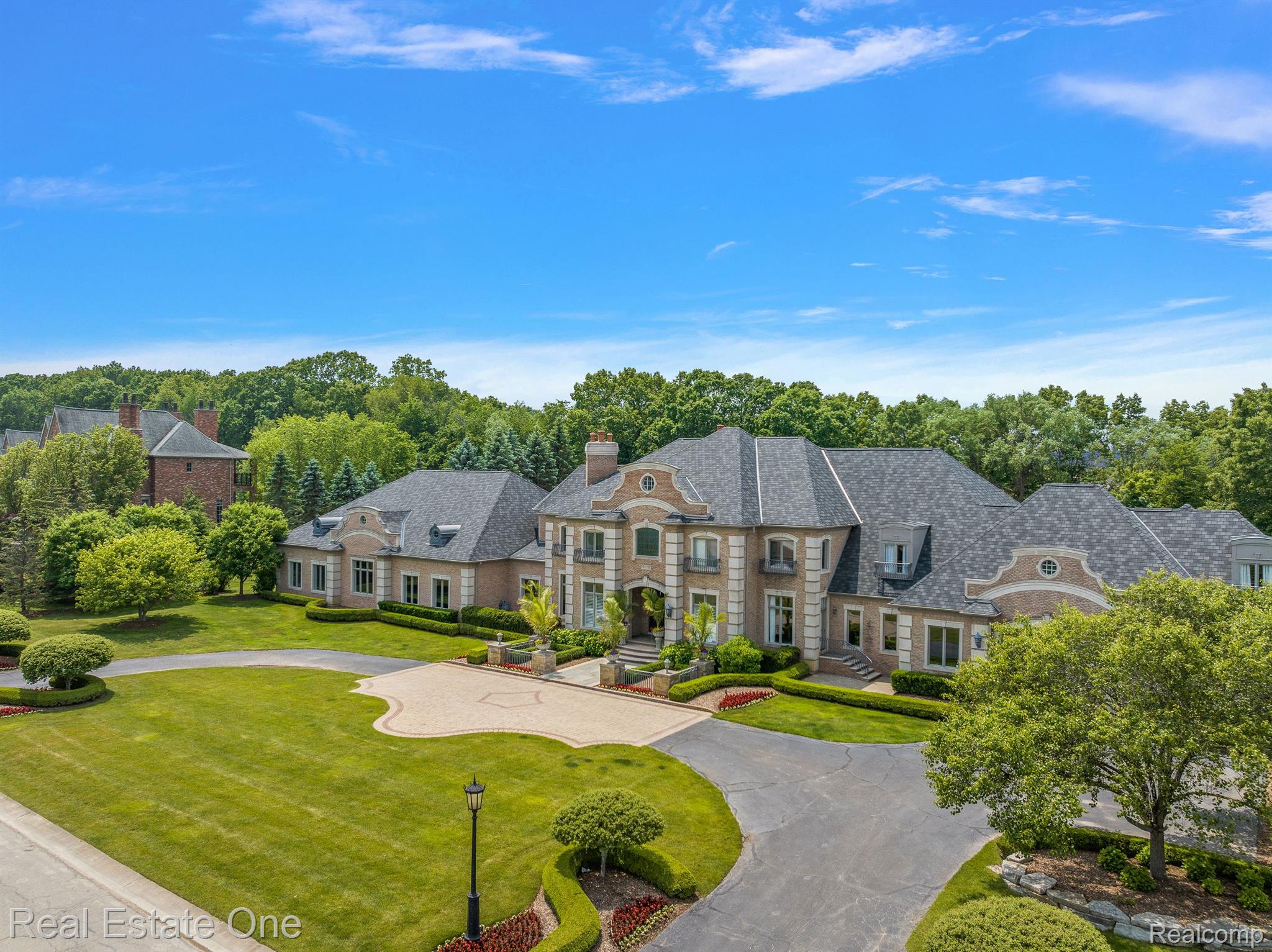 5174 BARRINGTON Drive