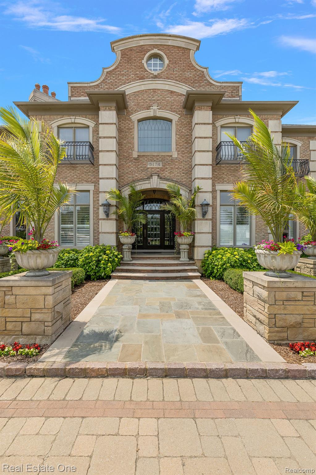 5174 BARRINGTON Drive