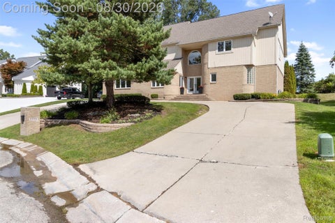 Tiny photo for 5593 Warrenshire Drive, West Bloomfield Charter Township, MI 48322 (MLS # 20261066704)