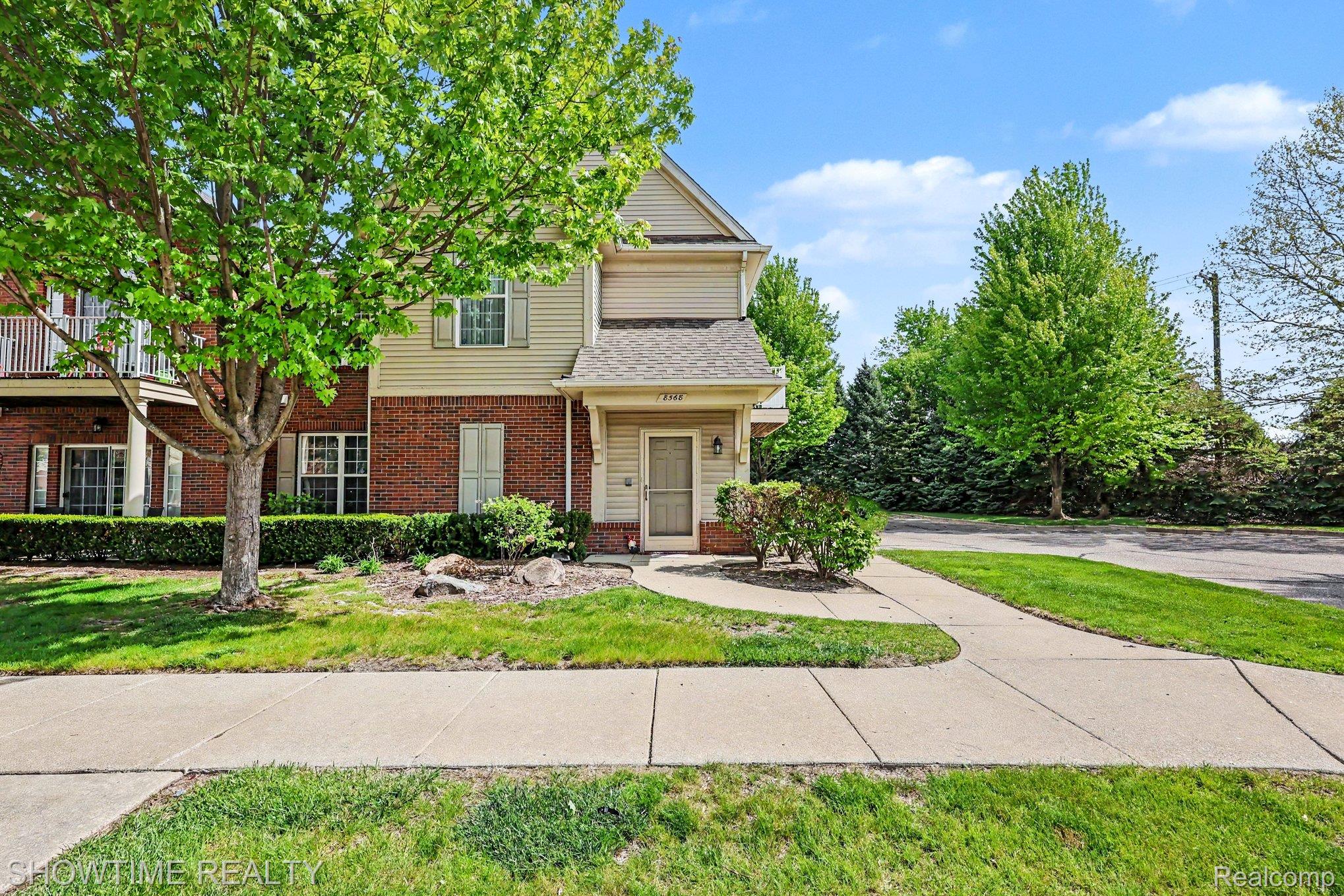 8568 Heywood Circle