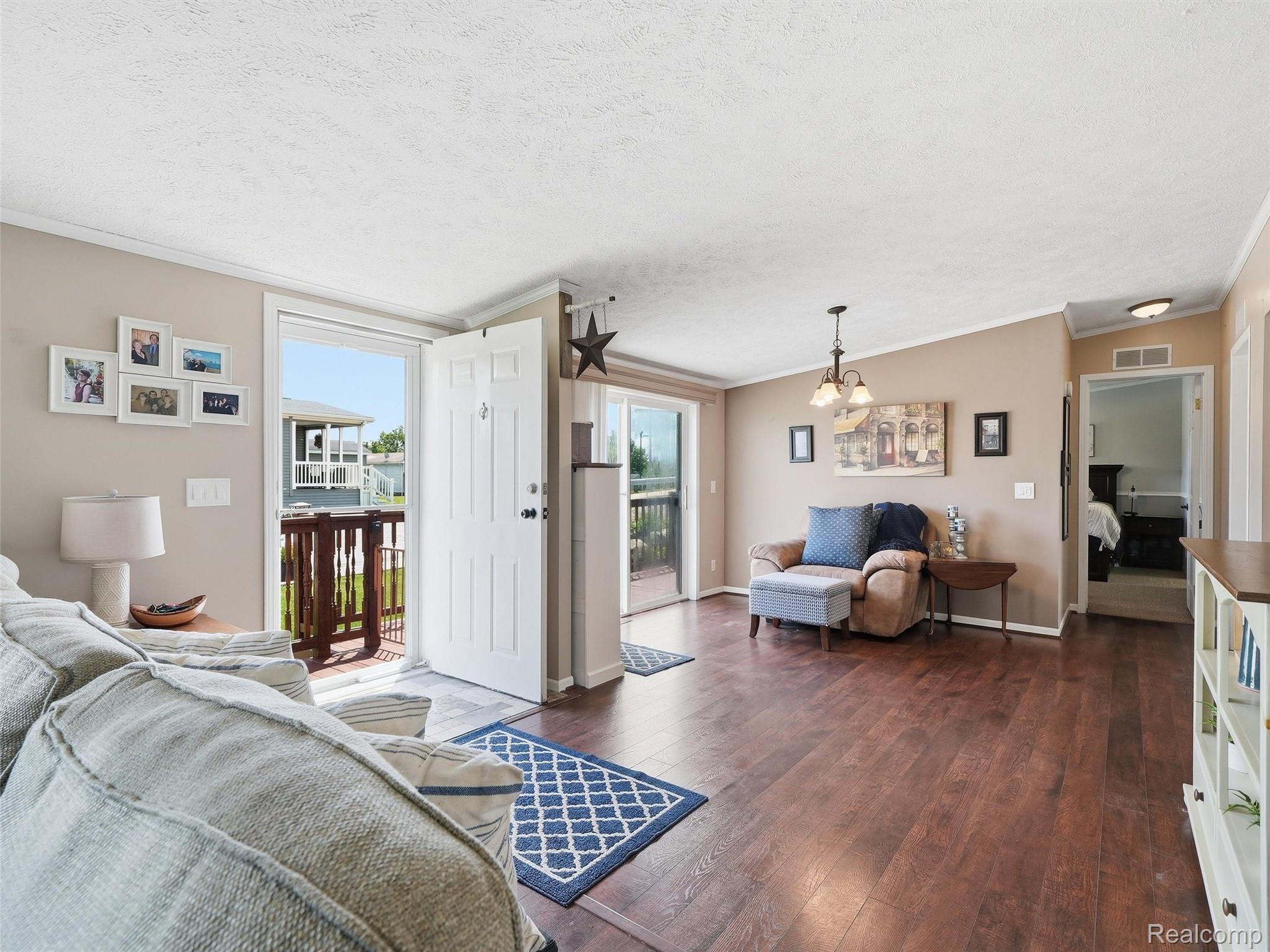 9695 Bloomsbury Circle