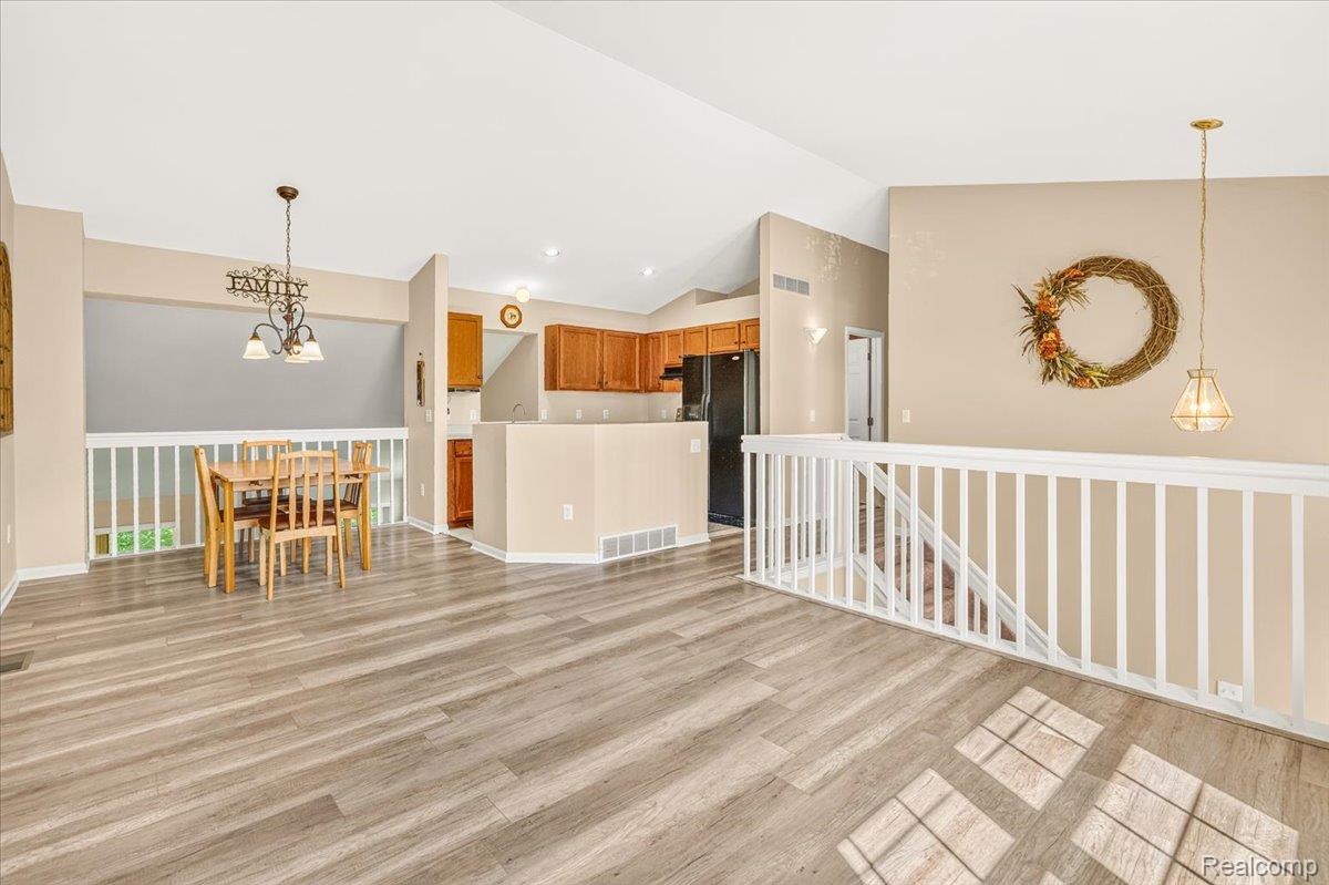 606 Thornhill Court