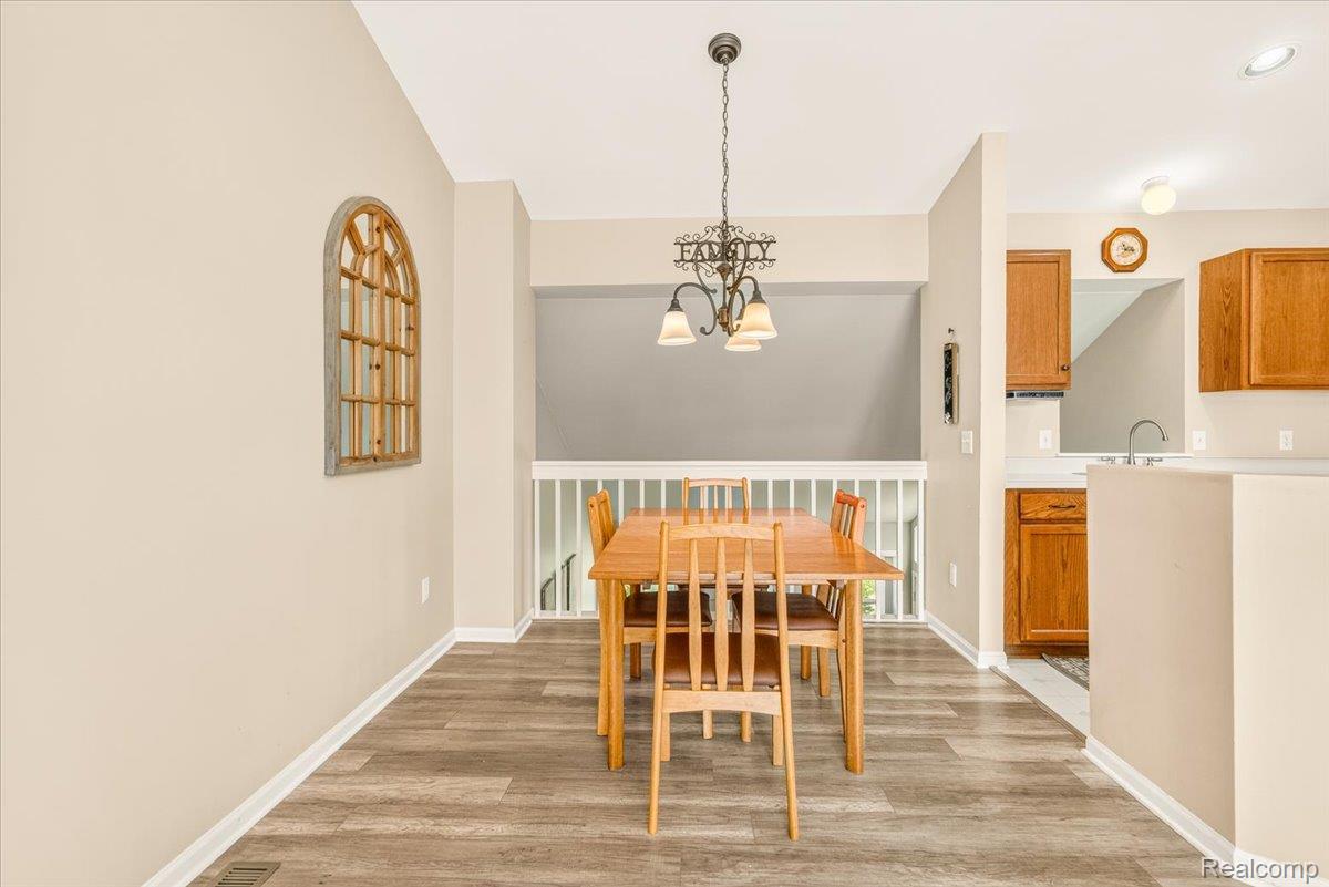 606 Thornhill Court