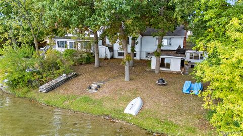 1691 Eason Waterford Charter Township MI 48328