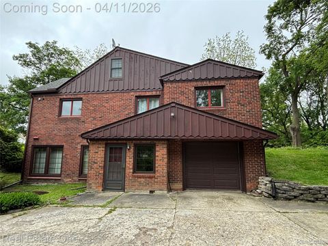 109 W Kennett Road Pontiac City MI 48340