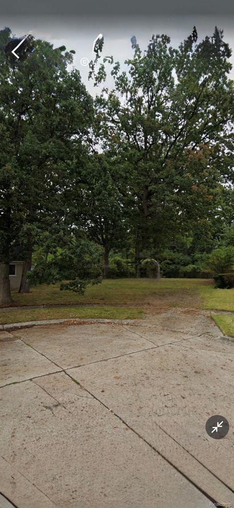 20800 Parklawn Avenue Oak Park City MI 48237