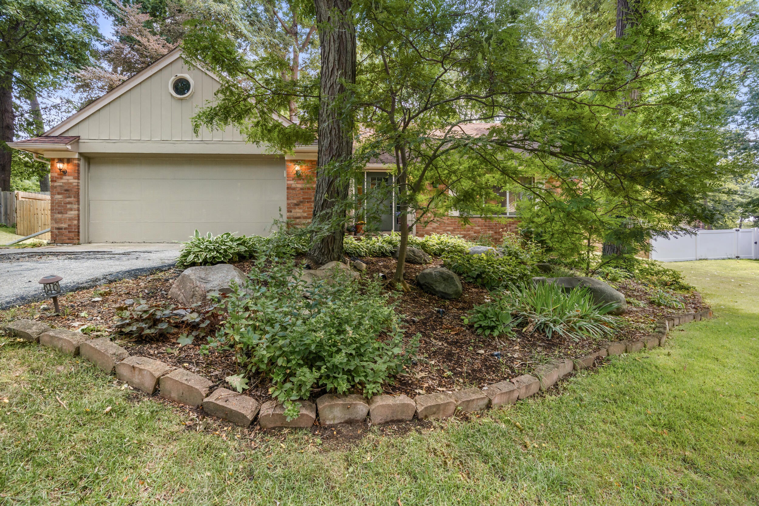 5898 Hummingbird Lane