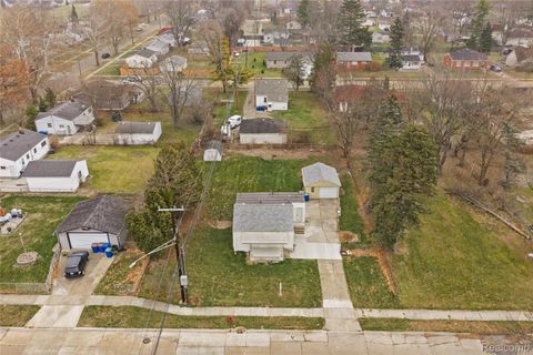 21118 Wellington Avenue E Warren City MI 48089