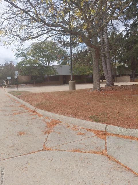 44899 Centre Road Center Line City MI 48038