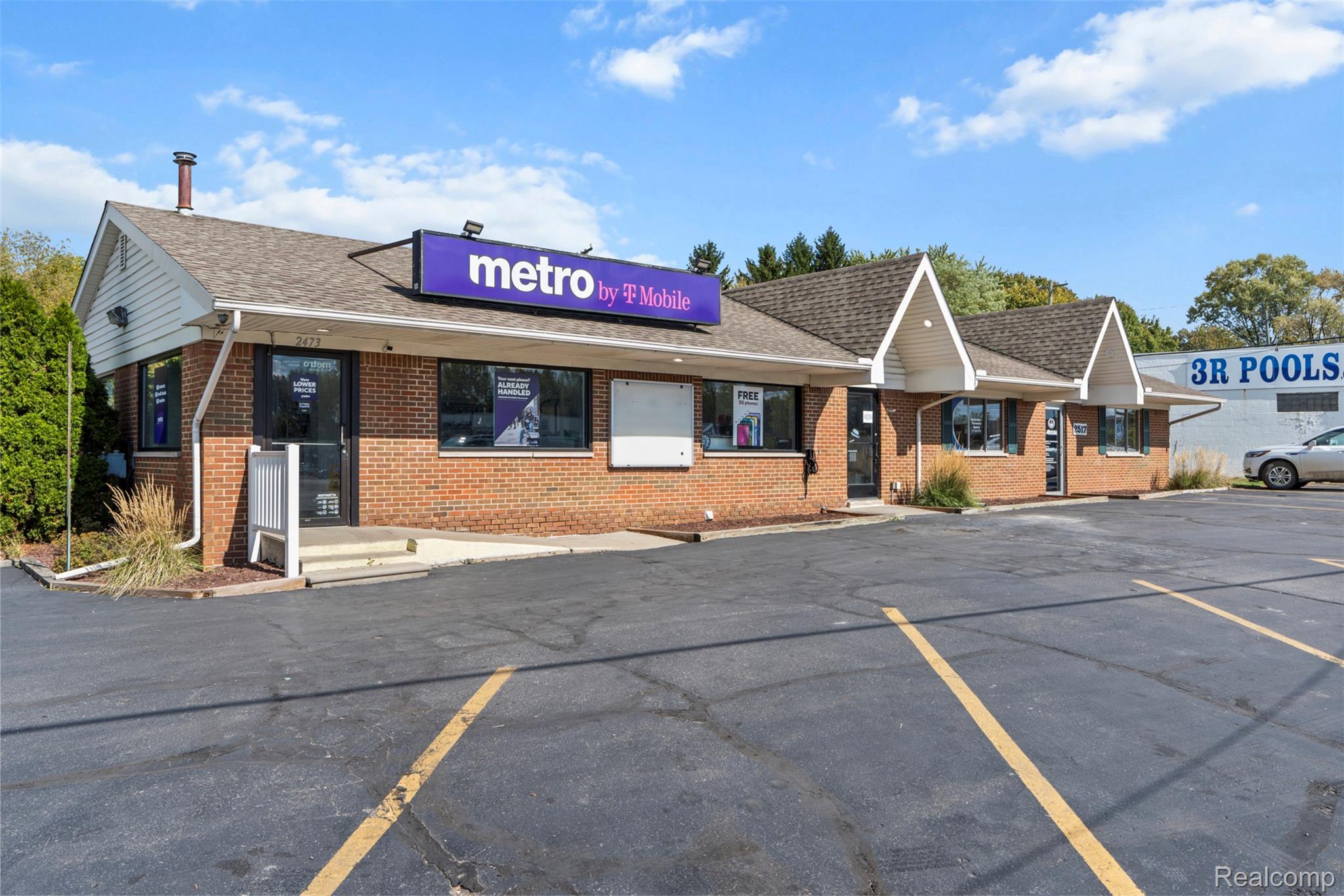 2473 E Grand River Avenue