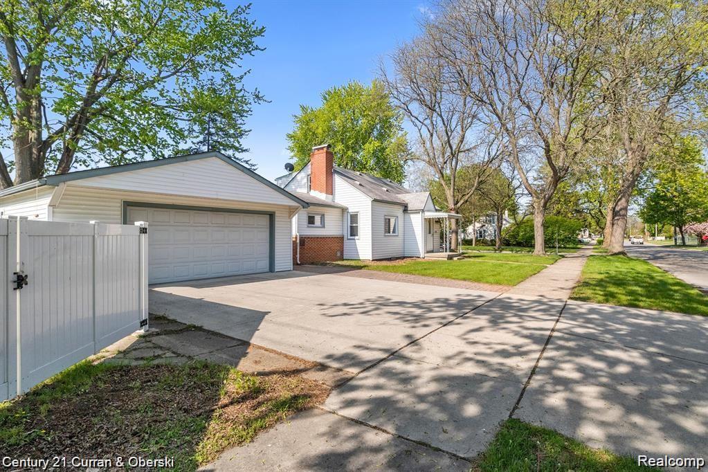 6644 N VERNON Street