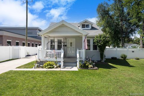 18435 Glenmore Redford Charter Township MI 48240