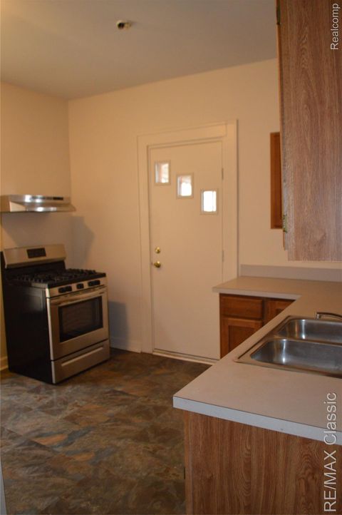 Tiny photo for 5208 Commonwealth St, Detroit City, MI 48208 (MLS # 20261003031)