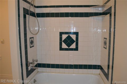 Tiny photo for 5208 Commonwealth St, Detroit City, MI 48208 (MLS # 20261003031)