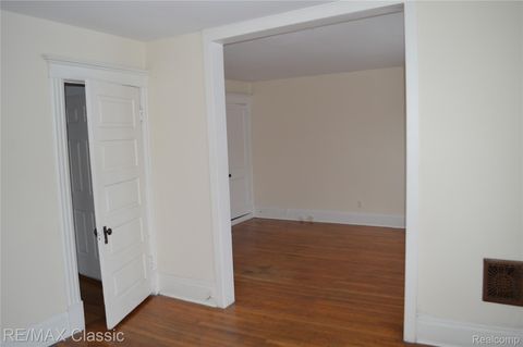 Tiny photo for 5208 Commonwealth St, Detroit City, MI 48208 (MLS # 20261003031)