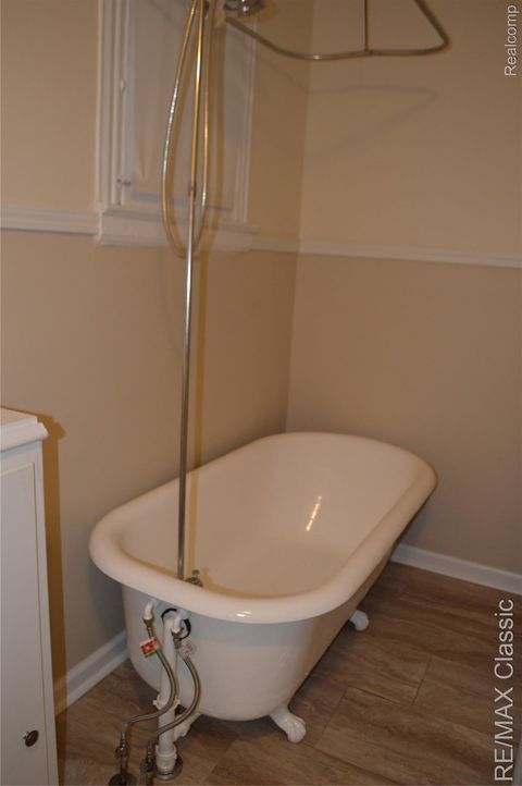 Tiny photo for 5208 Commonwealth St, Detroit City, MI 48208 (MLS # 20261003031)