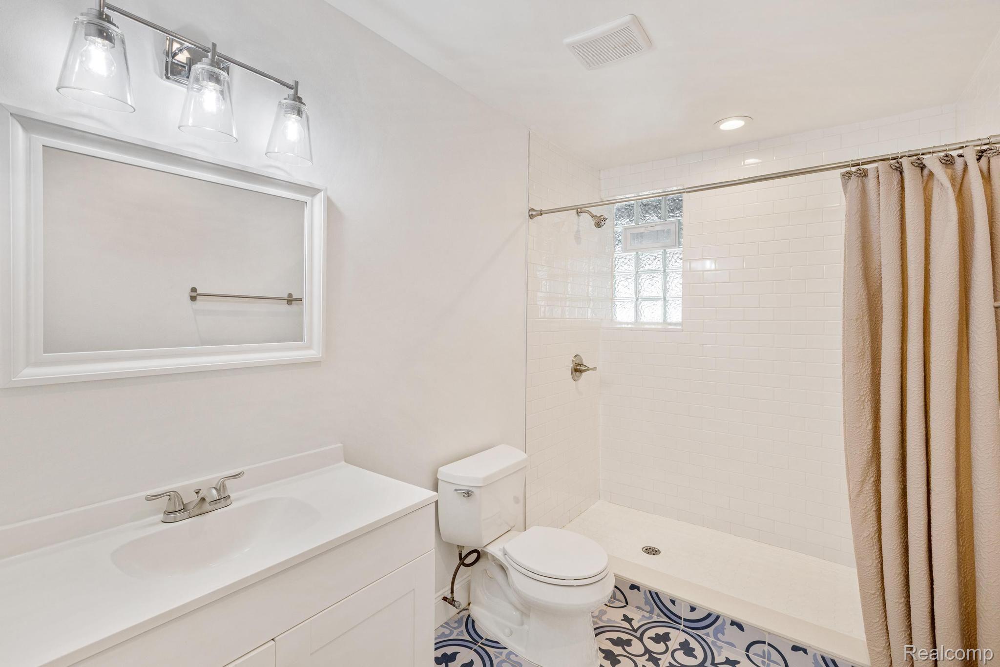 HazelParkCity_Oakland, Michigan 48030, United States, 4 Bedrooms Bedrooms, ,5 BathroomsBathrooms,Residential,Active,104198