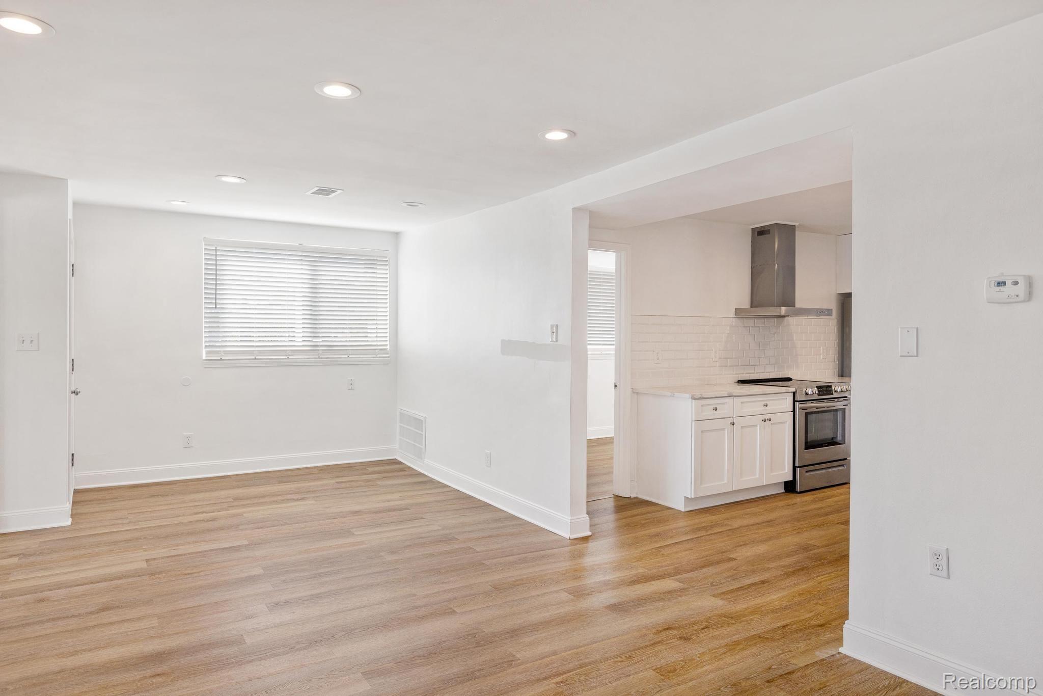 HazelParkCity_Oakland, Michigan 48030, United States, 4 Bedrooms Bedrooms, ,5 BathroomsBathrooms,Residential,Active,104198