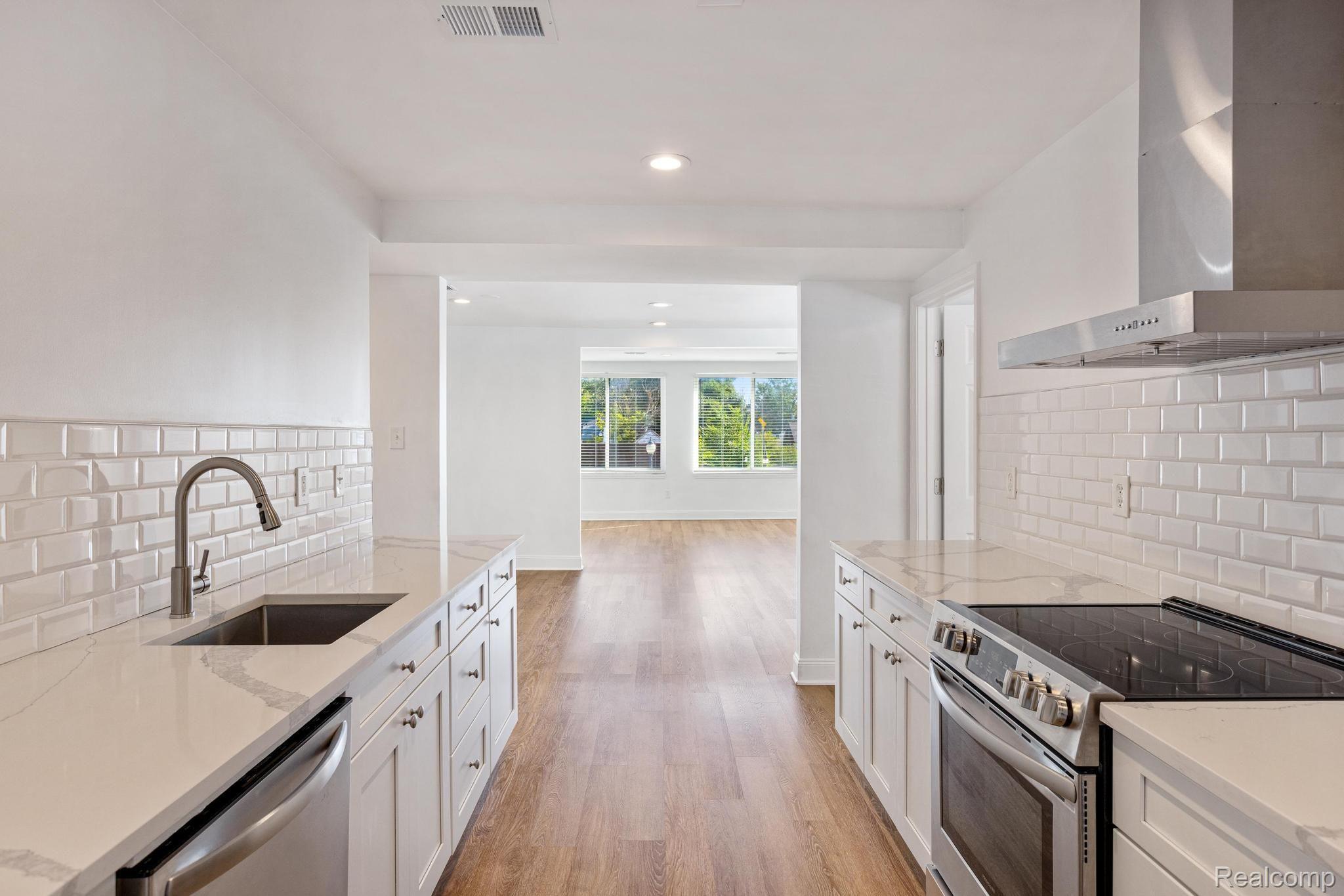 HazelParkCity_Oakland, Michigan 48030, United States, 4 Bedrooms Bedrooms, ,5 BathroomsBathrooms,Residential,Active,104198