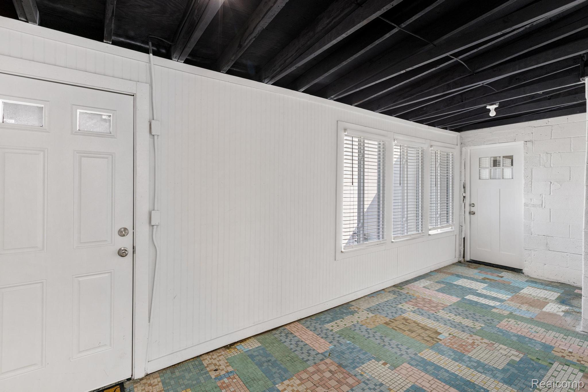 HazelParkCity_Oakland, Michigan 48030, United States, 4 Bedrooms Bedrooms, ,5 BathroomsBathrooms,Residential,Active,104198