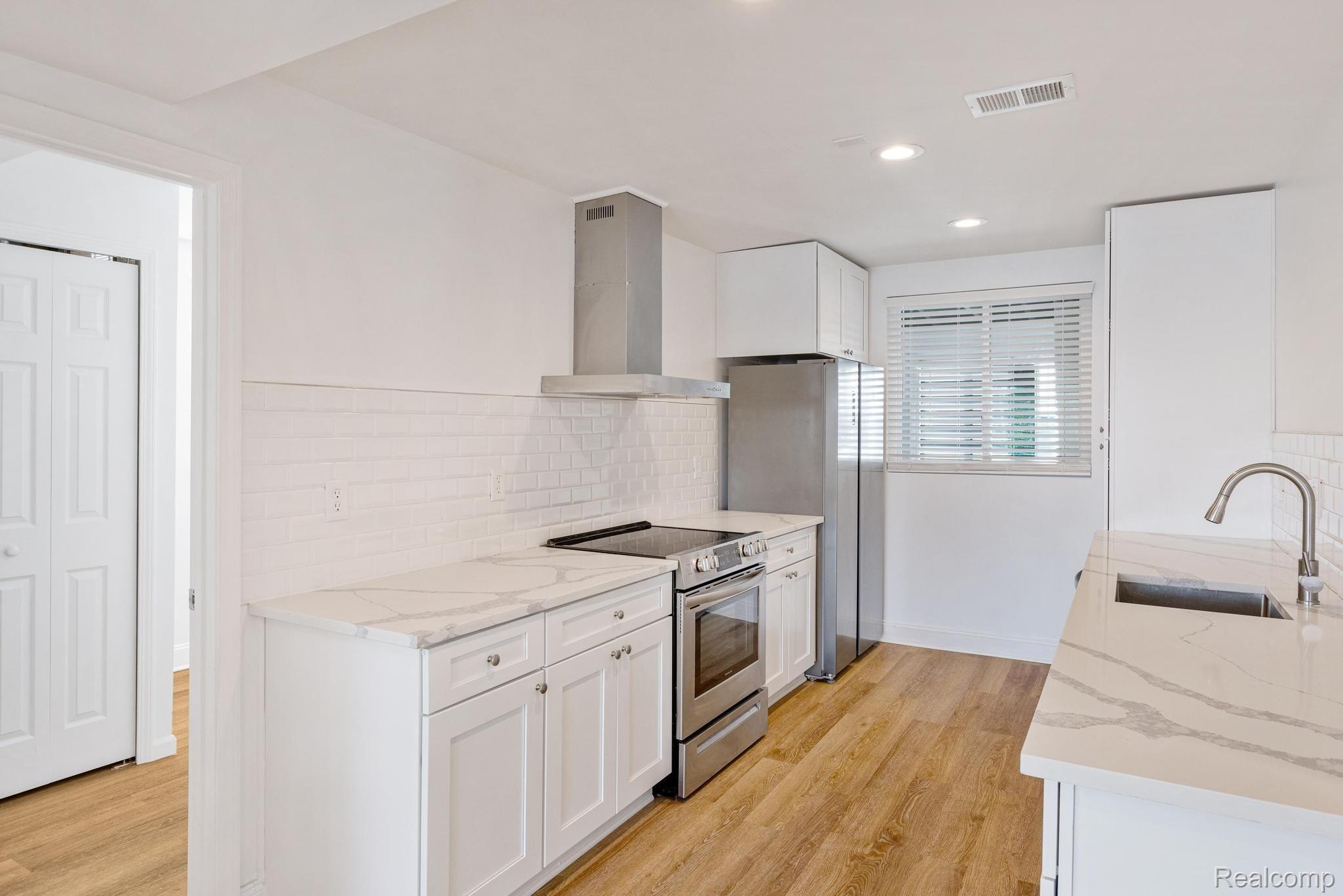 HazelParkCity_Oakland, Michigan 48030, United States, 4 Bedrooms Bedrooms, ,5 BathroomsBathrooms,Residential,Active,104198