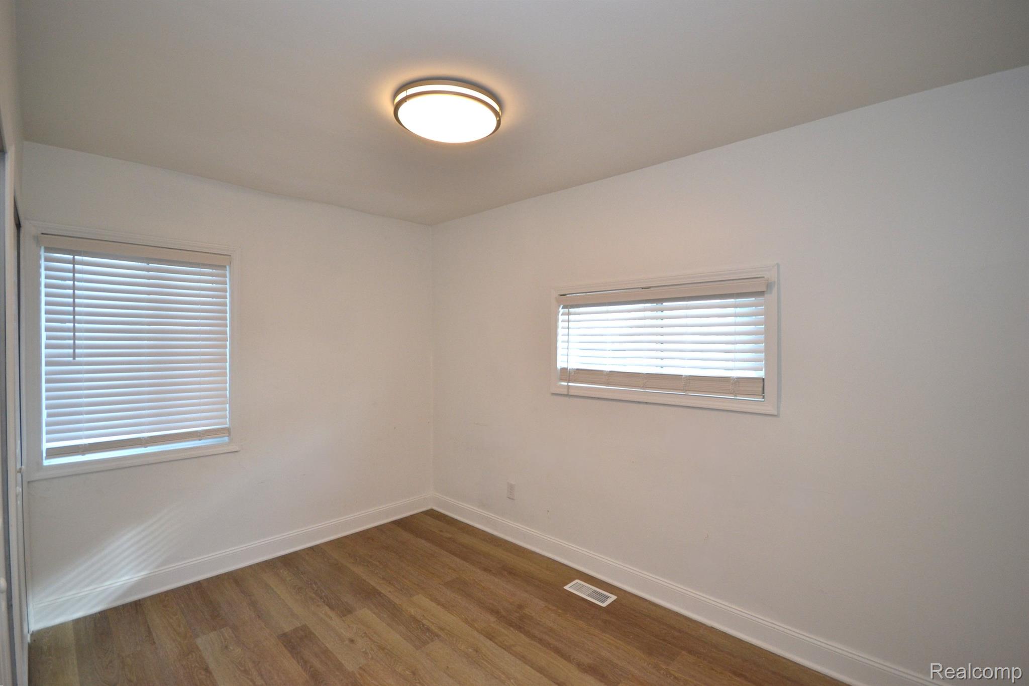 HazelParkCity_Oakland, Michigan 48030, United States, 4 Bedrooms Bedrooms, ,5 BathroomsBathrooms,Residential,Active,104198