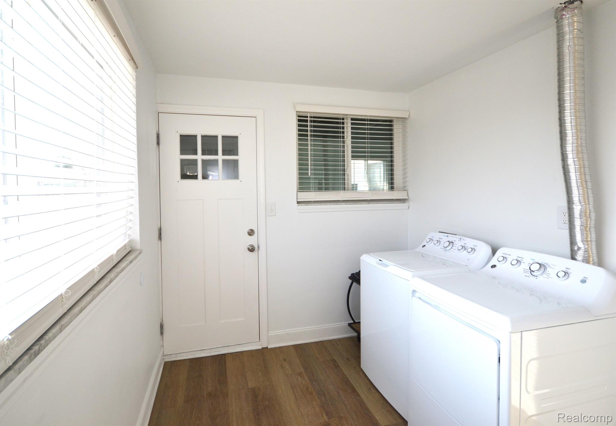 HazelParkCity_Oakland, Michigan 48030, United States, 4 Bedrooms Bedrooms, ,5 BathroomsBathrooms,Residential,Active,104198