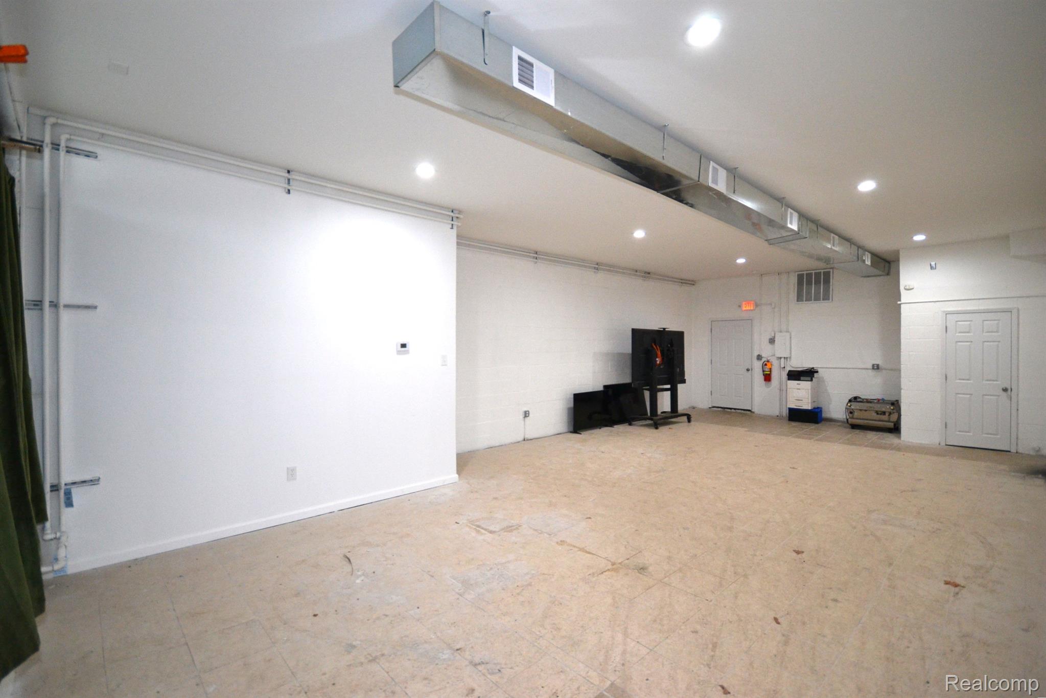 HazelParkCity_Oakland, Michigan 48030, United States, 4 Bedrooms Bedrooms, ,5 BathroomsBathrooms,Residential,Active,104198