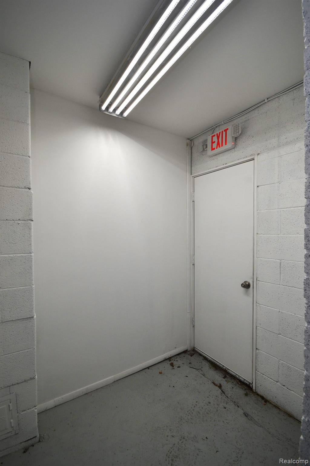 HazelParkCity_Oakland, Michigan 48030, United States, 4 Bedrooms Bedrooms, ,5 BathroomsBathrooms,Residential,Active,104198