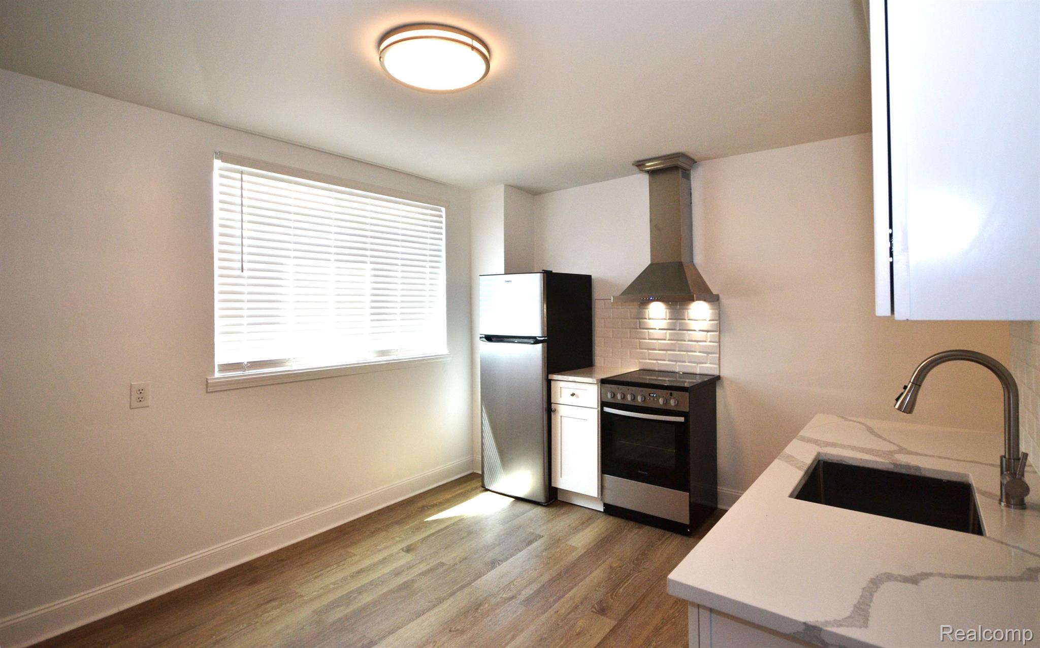 HazelParkCity_Oakland, Michigan 48030, United States, 4 Bedrooms Bedrooms, ,5 BathroomsBathrooms,Residential,Active,104198