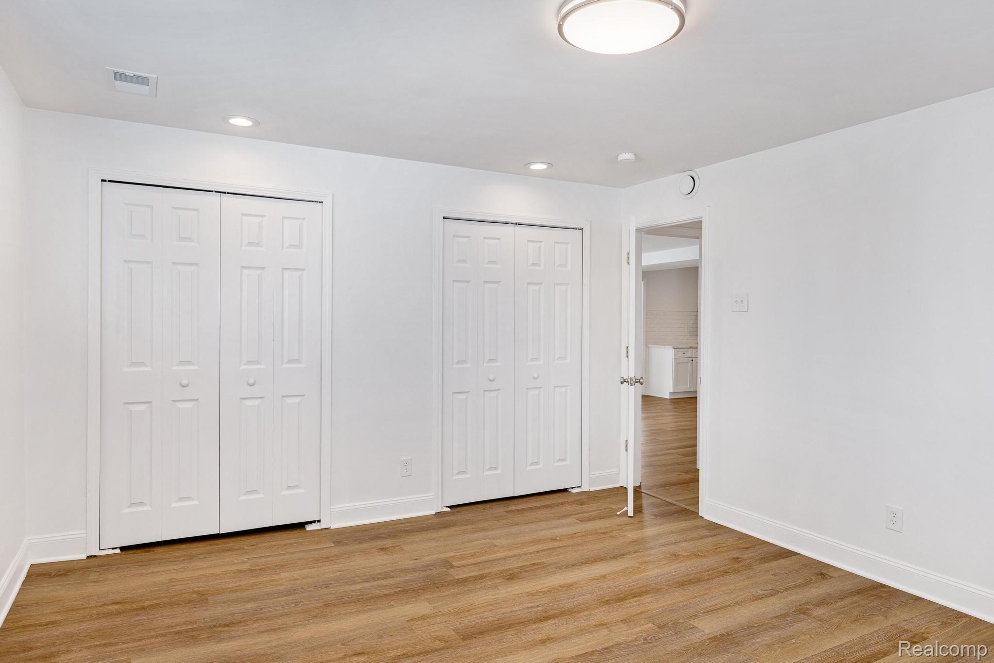 HazelParkCity_Oakland, Michigan 48030, United States, 4 Bedrooms Bedrooms, ,5 BathroomsBathrooms,Residential,Active,104198