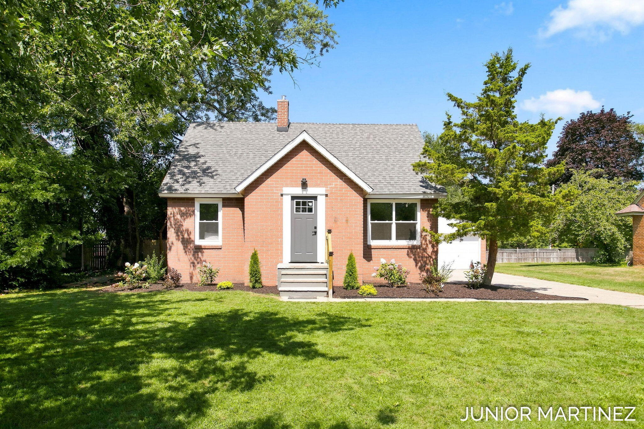 23 E 35th Street