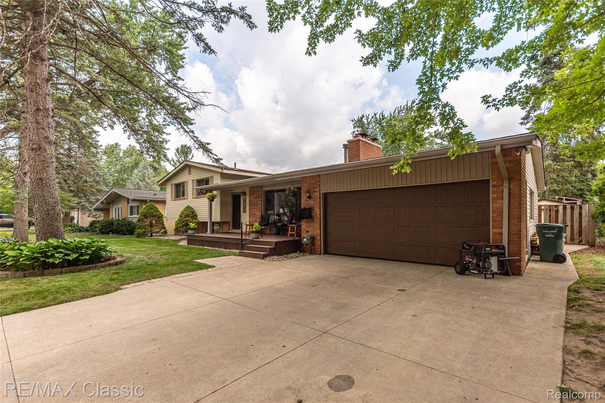 42150 Lakeland Court