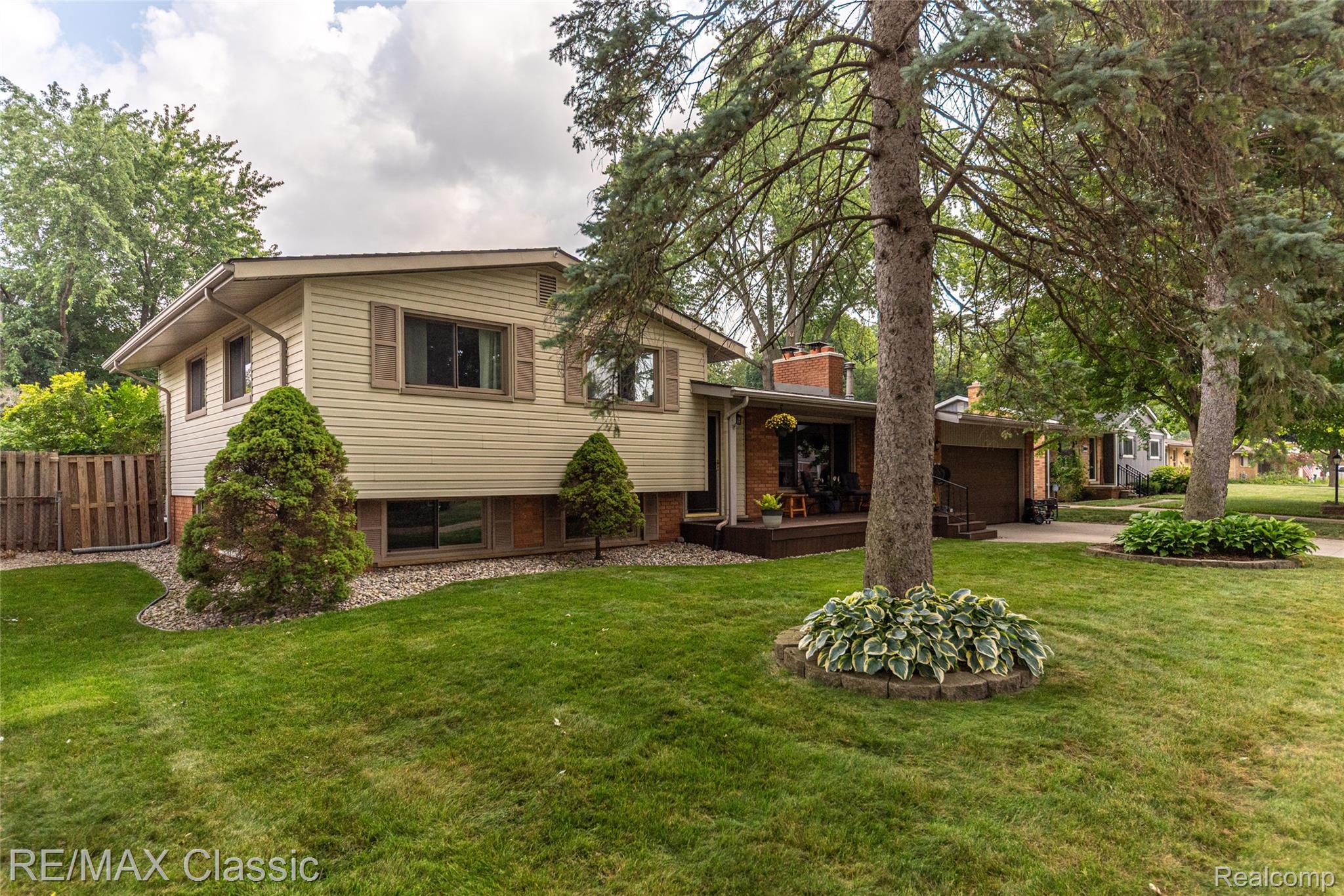 42150 Lakeland Court